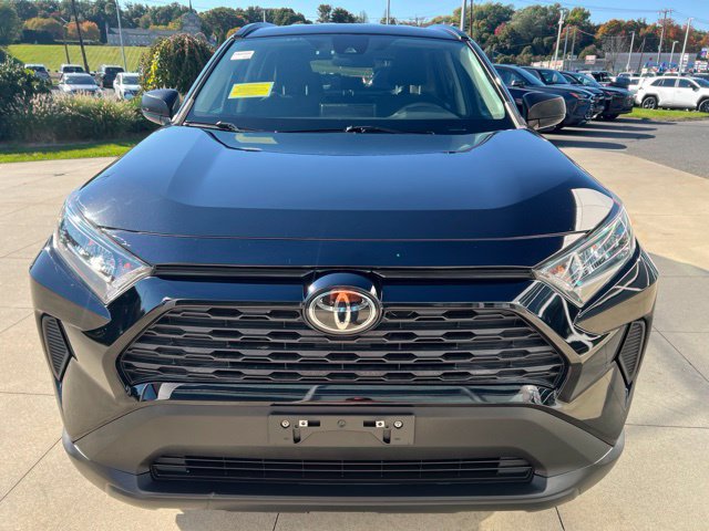 Used 2021 Toyota RAV4 LE AWD/4WD image 2