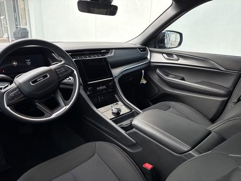 Used 2025 Jeep Grand Cherokee L Laredo RWD image 20