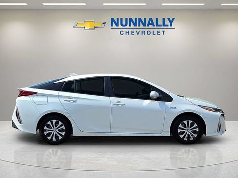 Used 2022 Toyota Prius Prime XLE FWD image 6