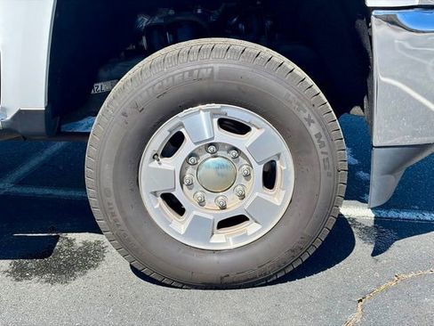 Used 2019 Chevrolet Silverado 2500 LT w/ LT Convenience Package image 32