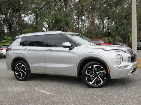 Used 2022 Mitsubishi Outlander SEL image 2