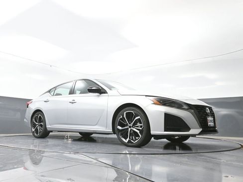 Used 2024 Nissan Altima 2.5 SR image 26