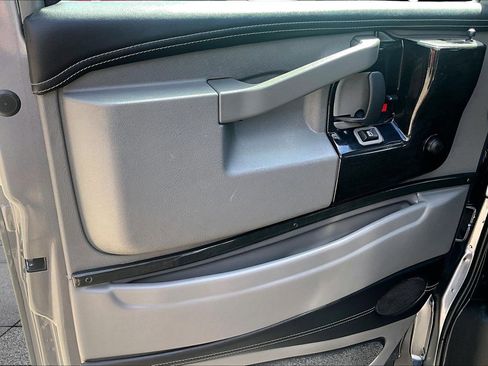 Used 2019 Chevrolet Express 2500 G25 image 17