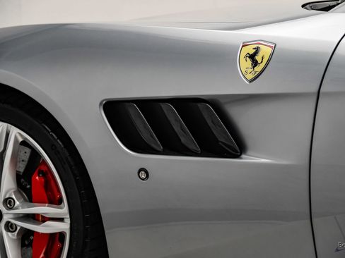 Used 2018 Ferrari GTC4Lusso AWD/4WD image 39