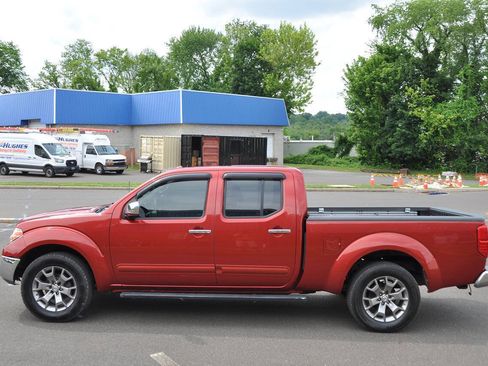 Used 2014 Nissan Frontier SL w/ SL Moonroof Package AWD/4WD image 2