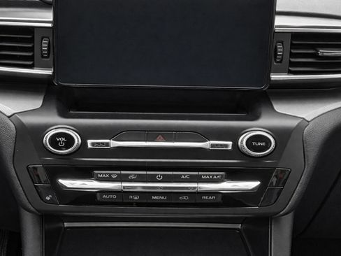 Used 2020 Ford Explorer XLT w/ Equipment Group 202A AWD/4WD image 16