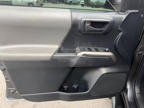 Used 2018 Toyota Tacoma SR5 image 11