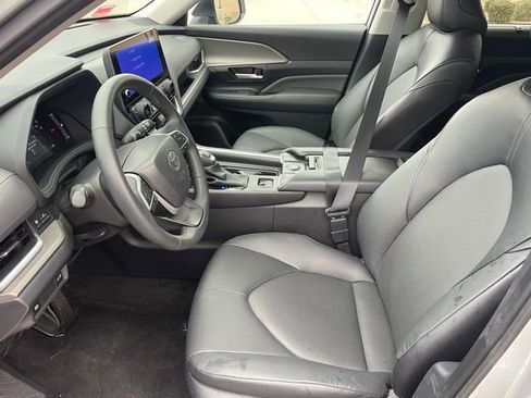 Used 2025 Toyota Grand Highlander FWD image 11