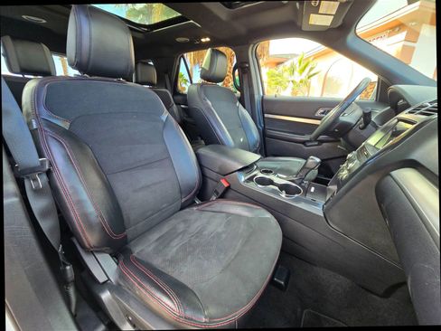 Used 2019 Ford Explorer XLT w/ Equipment Group 202A image 13