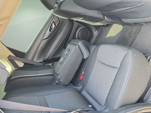 Used 2018 Nissan Rogue SV AWD/4WD image 14