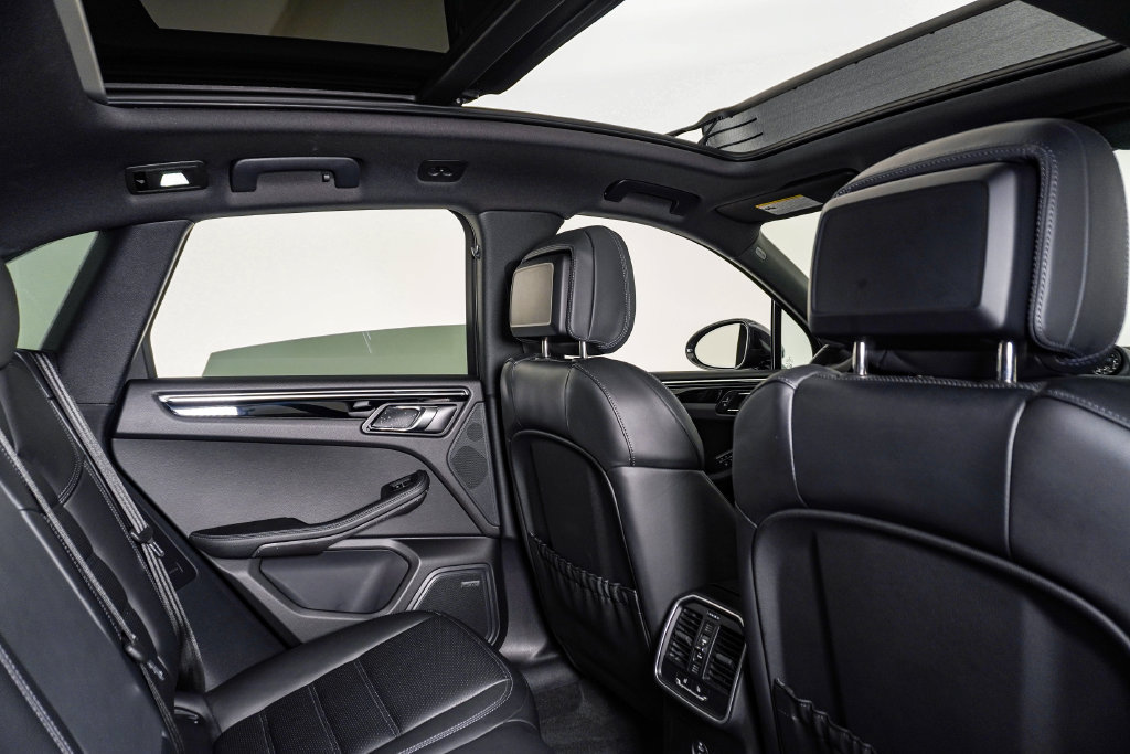 Certified 2026 Porsche Macan AWD/4WD image 16