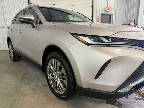 Certified 2023 Toyota Venza XLE AWD/4WD image 10