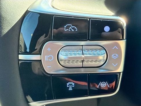 Used 2025 Genesis G90 3.5T image 38