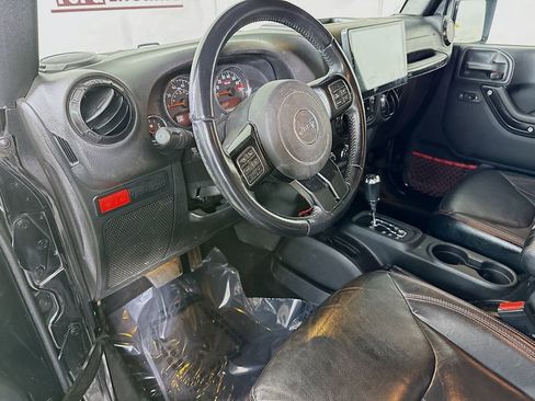 Used 2017 Jeep Wrangler Unlimited Rubicon AWD/4WD image 15