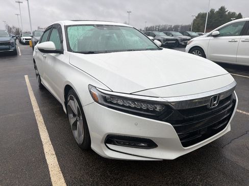 Used 2020 Honda Accord Touring image 2