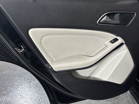 Used 2019 Mercedes-Benz GLA 250 image 33