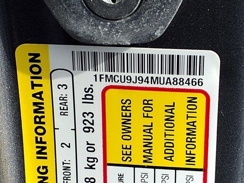 Used 2021 Ford Escape Titanium w/ Class II Trailer Tow Package image 24