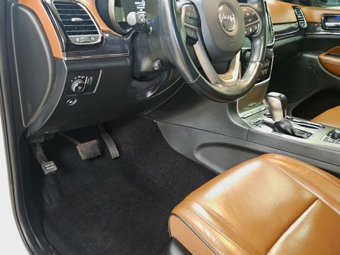 Used 2021 Jeep Grand Cherokee Overland AWD/4WD image 39