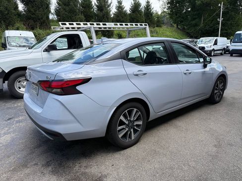 Used 2024 Nissan Versa SV FWD image 3
