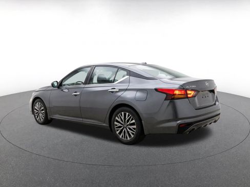 Used 2025 Nissan Altima 2.5 SV FWD image 7