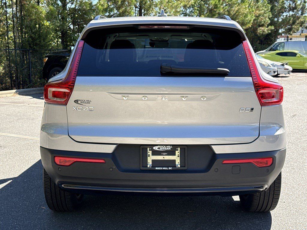 Used 2025 Volvo XC40 B5 Plus AWD/4WD image 6