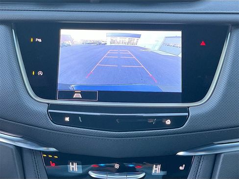 New 2025 Cadillac XT5 Luxury image 13