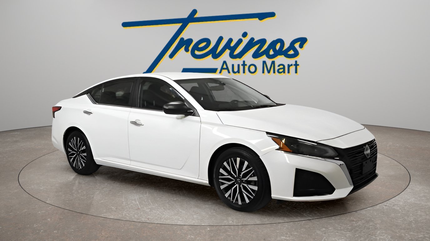 Used 2024 Nissan Altima 2.5 SV FWD image 1