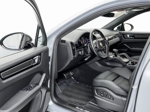 Certified 2022 Porsche Cayenne Turbo GT image 6