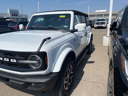 Used 2023 Ford Bronco Outer Banks image 5