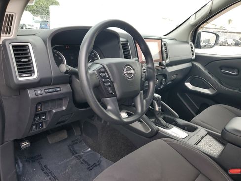 Used 2022 Nissan Frontier SV w/ Technology Package image 9