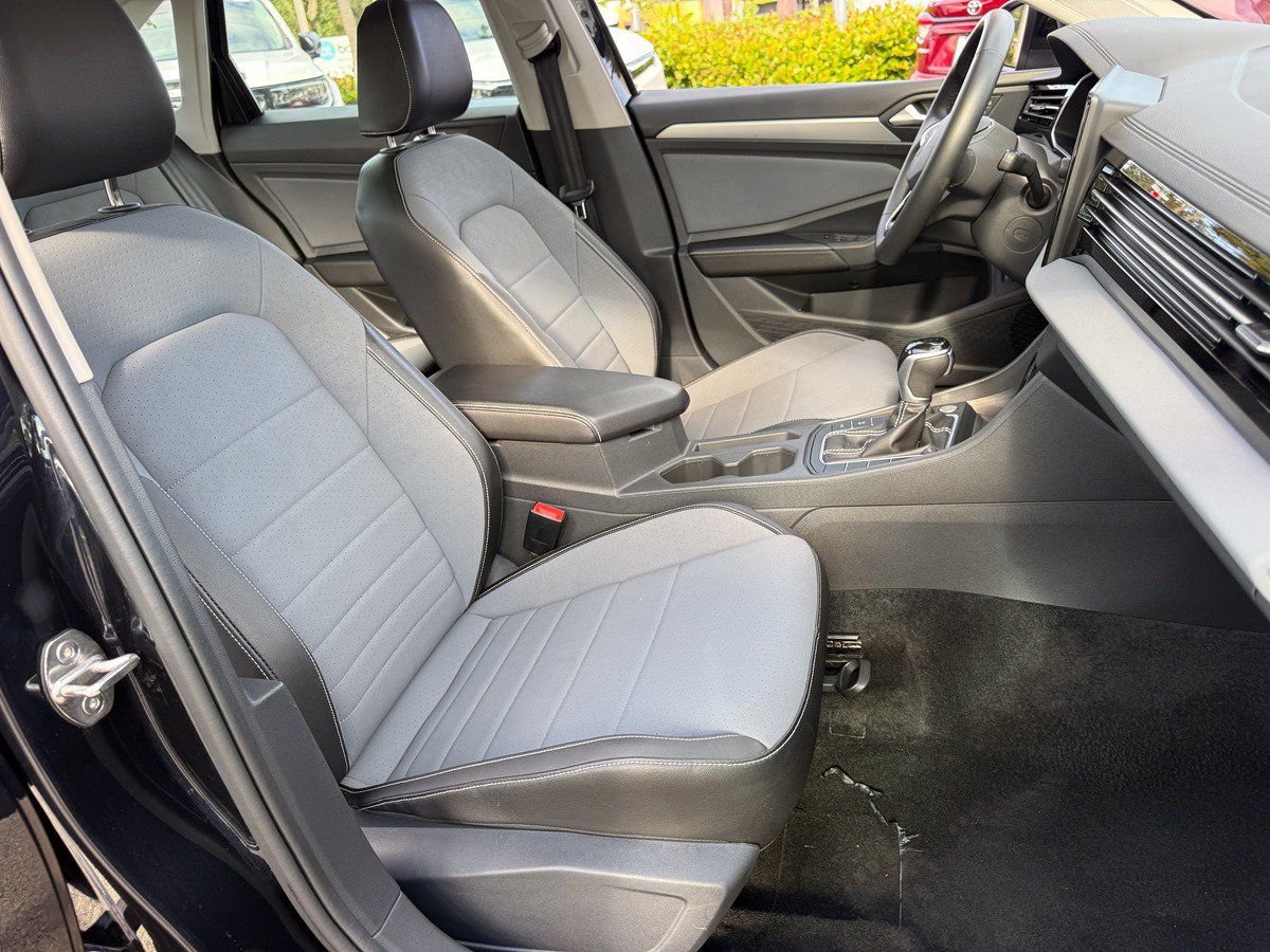 Used 2026 Volkswagen Jetta SE FWD image 17