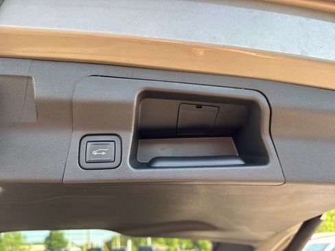 Used 2023 GMC Acadia Denali w/ Denali Technology Package AWD/4WD image 24