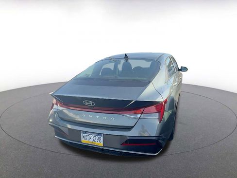 Used 2025 Hyundai Elantra SEL image 7