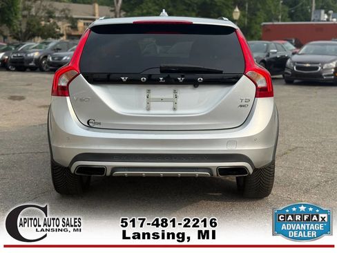 Used 2017 Volvo V60 T5 Cross Country Platinum w/ Climate Package image 7
