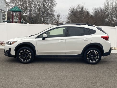 Used 2023 Subaru Crosstrek 2.0i Premium image 3