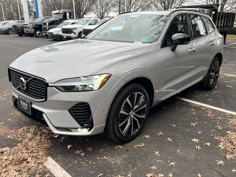 Used 2025 Volvo XC60 B5 Plus image 5