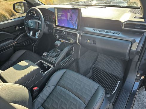 Used 2024 Toyota Tacoma TRD Sport w/ TRD Sport Premium Package image 11