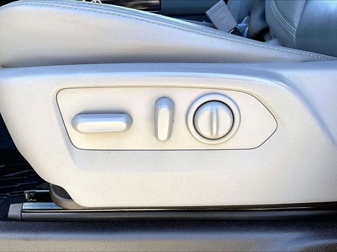 Used 2019 Chevrolet Silverado 1500 LT w/ Texas Edition image 43