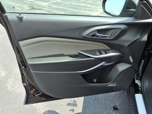 New 2026 Chevrolet Trax ACTIV w/ Sunroof Package FWD image 12