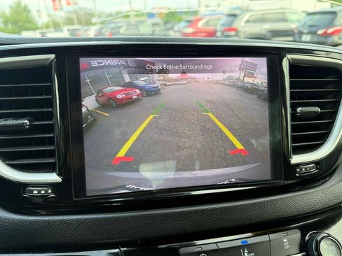 Used 2022 Chrysler Pacifica Touring-L FWD image 22
