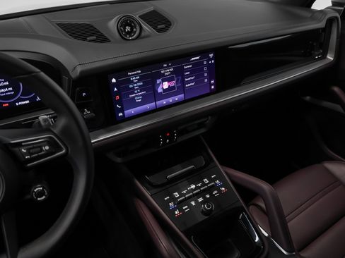 Used 2025 Porsche Cayenne E-Hybrid image 36