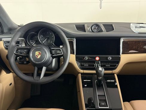 New 2026 Porsche Macan image 23