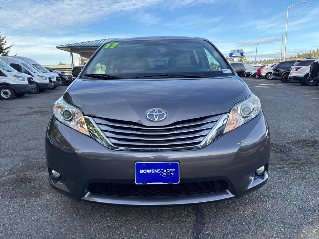 Used 2017 Toyota Sienna XLE w/ XLE Navigation Package AWD/4WD image 10