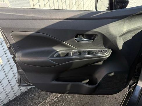 New 2025 Nissan Versa SR w/ Trunk Package image 18