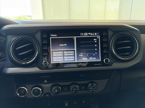 Used 2020 Toyota Tacoma TRD Sport w/ Blackout Package image 28