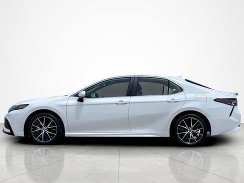 Used 2023 Toyota Camry SE w/ Convenience Package FWD image 2