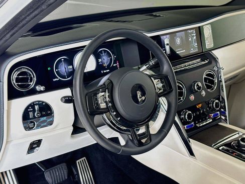 Used 2025 Rolls-Royce Cullinan AWD/4WD image 16