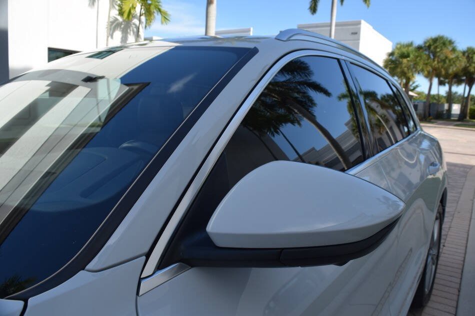 Used 2019 Audi e-tron Prestige w/ Prestige Package AWD/4WD image 30