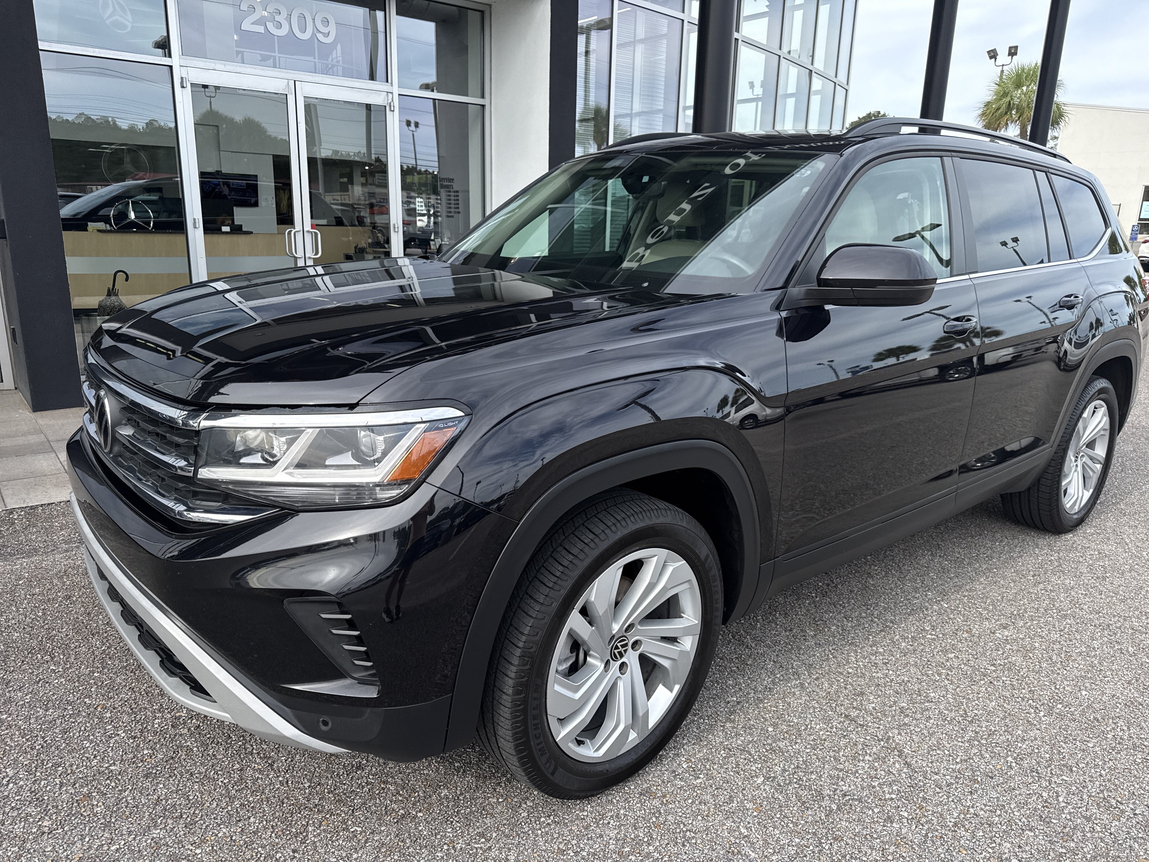 Used 2021 Volkswagen Atlas SE FWD image 1