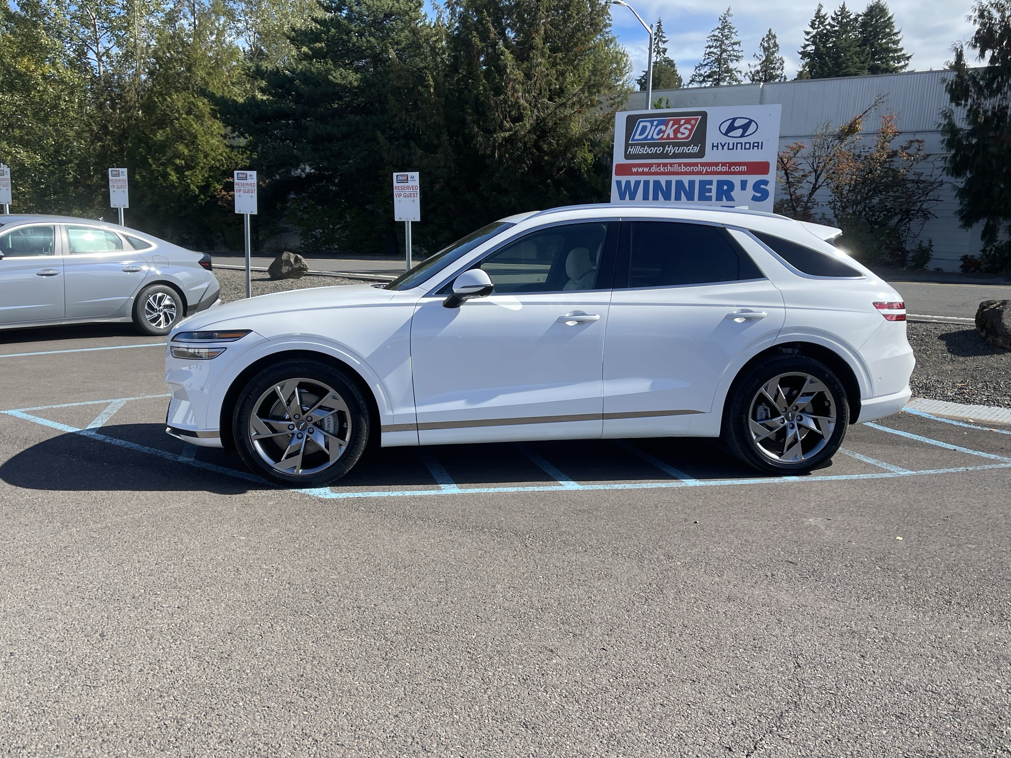 Used 2025 Genesis Electrified GV70 AWD/4WD image 2